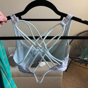 Lululemon sports bra
